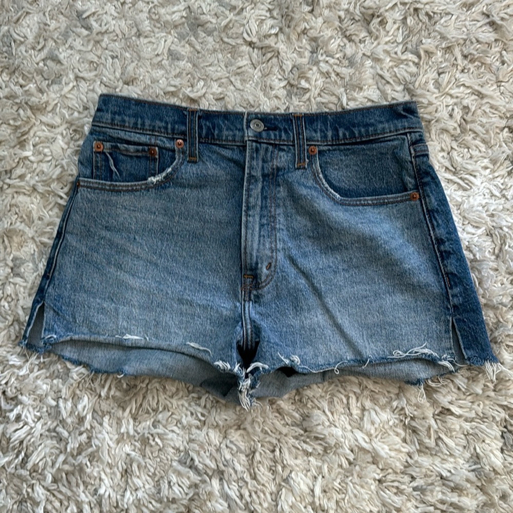 Abercrombie The Mom Short High Rise Size 27